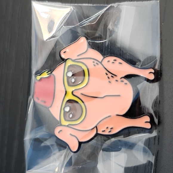 FRIENDS "The One With All the Thanksgivings" Turkey Enamel Pin - Picture 3 of 3